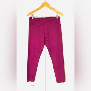 Zella Raspberry Capri leggings with Scalloped Detail, NWOT’s